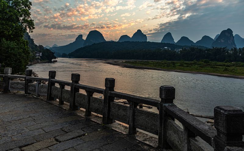 Китай. Река. Горы. Утро Вид на реку Ли. г. Яншо. Китай фото превью