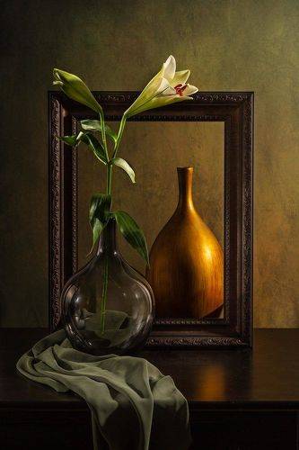 Натюрморт с лилией.