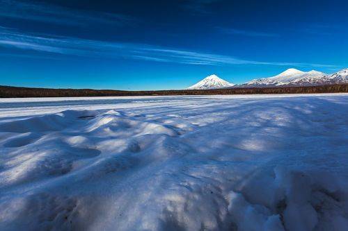 Расплескалась синева