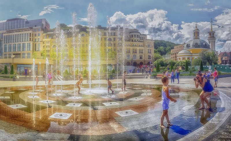 The Happy Time фото превью