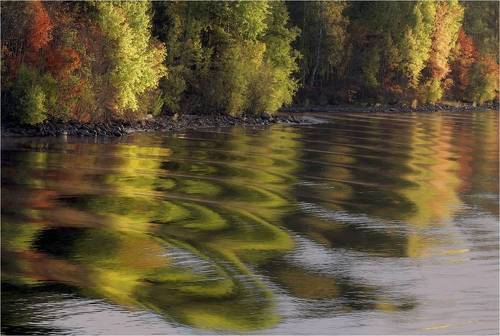 Рисует Осень акварели.