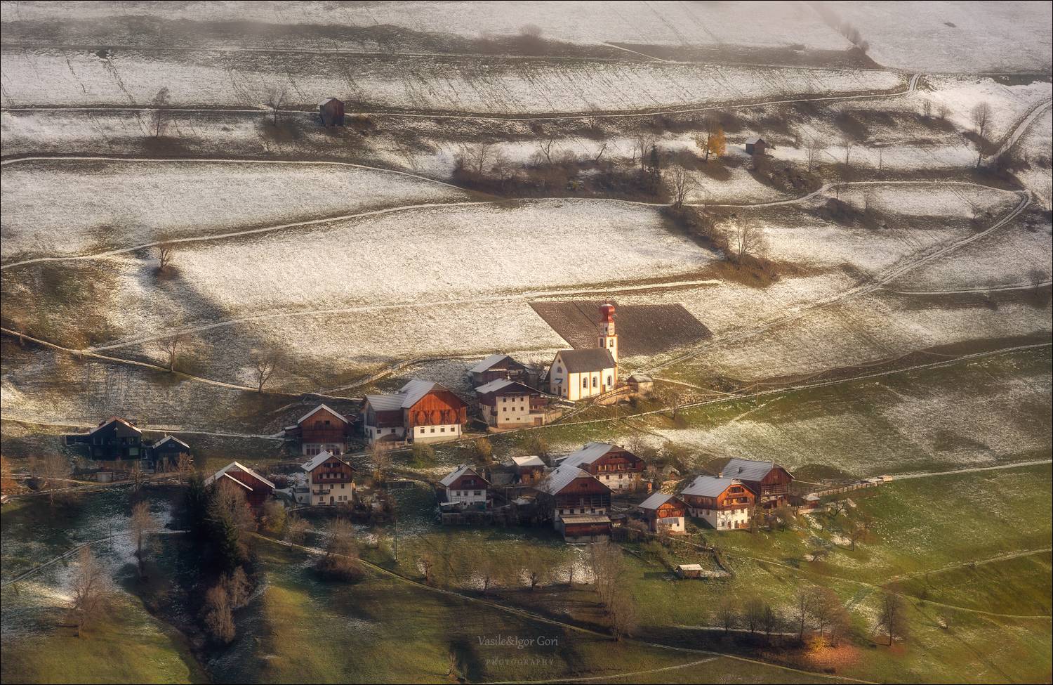 доломитовые альпы,plisa,деревня,осень,италия,alps,marebbe,церквушка,rural,mountain, Гори Василий