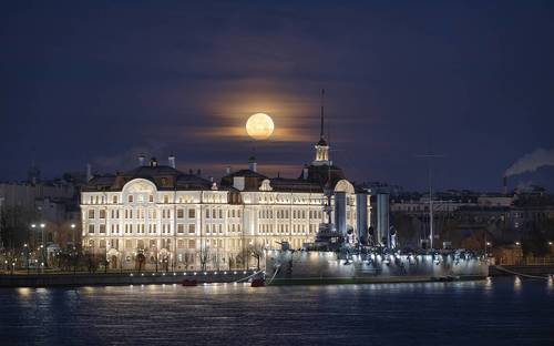 Под полной луной