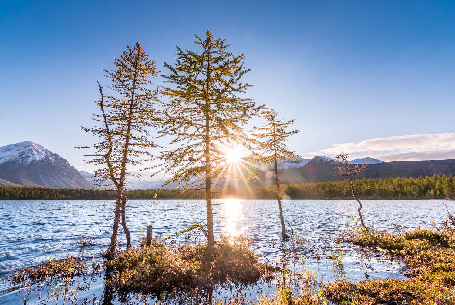 Якутия, Сунтар-Хаята, Кнорий, горы, озеро, Evgeniy Khilkevitch