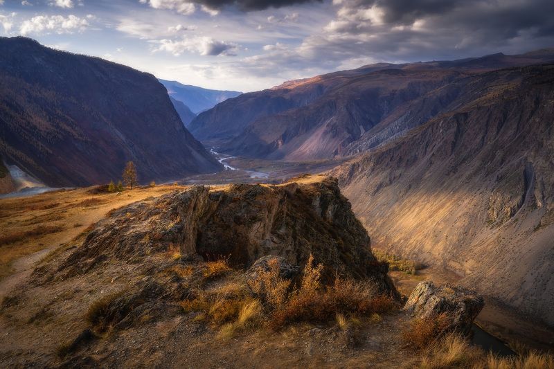 Над обрывом Чулышмана фото превью