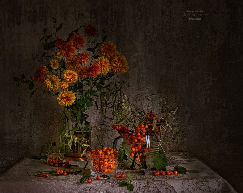 натюрморт, низкий ключ, darkphoto, ваза, цветы, облепиха, оранжевый, , фото на телефон Рыжая осень фото превью