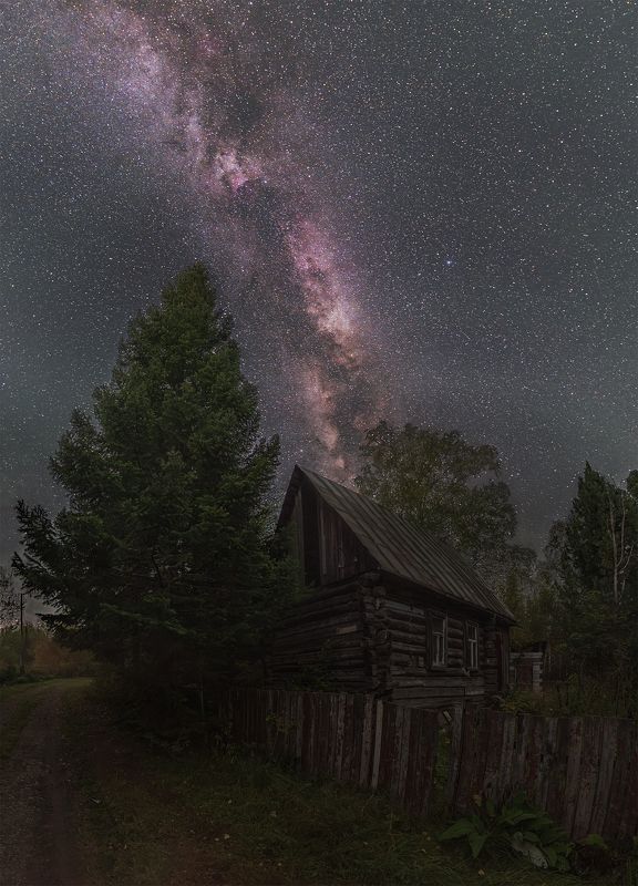 Дом стоит, свет давно не горит... фото превью