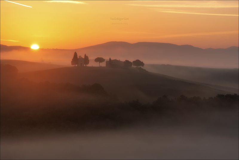 italy,san quirico d\'orcia,italia,свет,часовня,sunrise,италия,rural,тоскана,кипарисы,toscana,осень,tuscany,cipressi,пейзажи тосканы,fog Место, где восходит солнце... фото превью