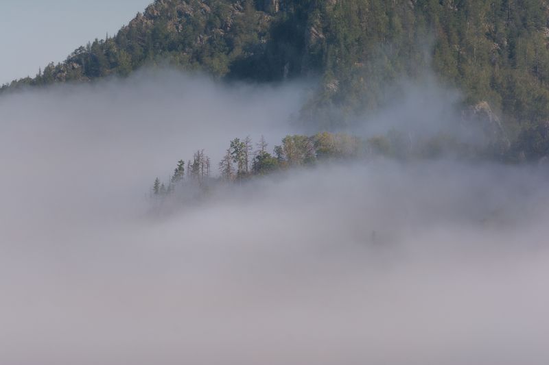 Малый Ямантау окутанный туманом фото превью