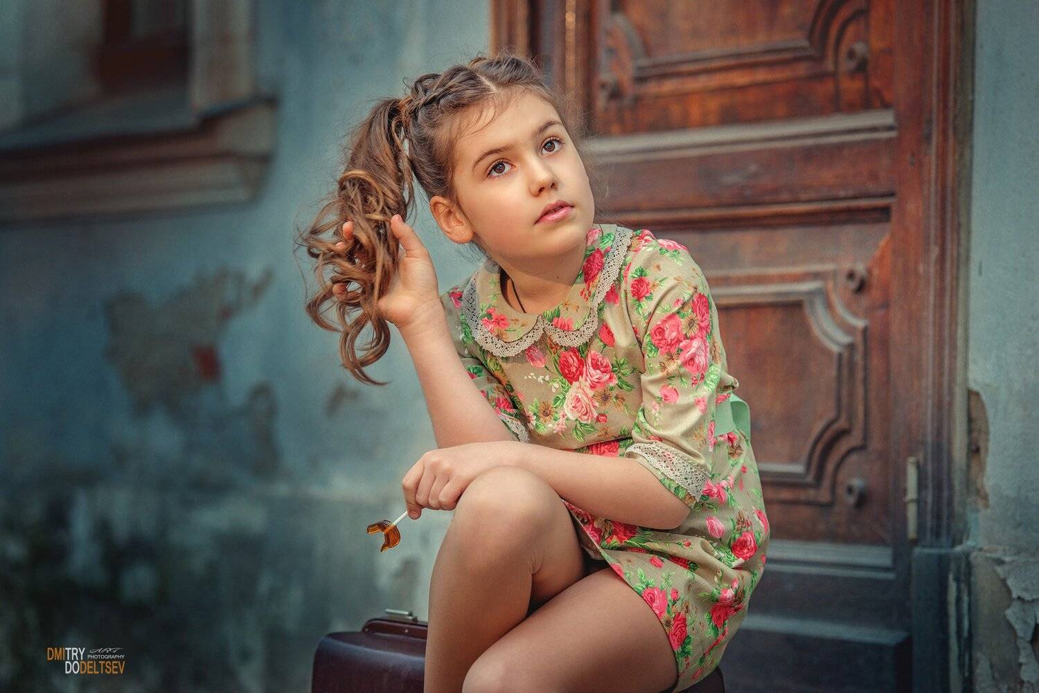девочка, портрет, дети, чемодан, дверь, ретро, Дмитрий Додельцев