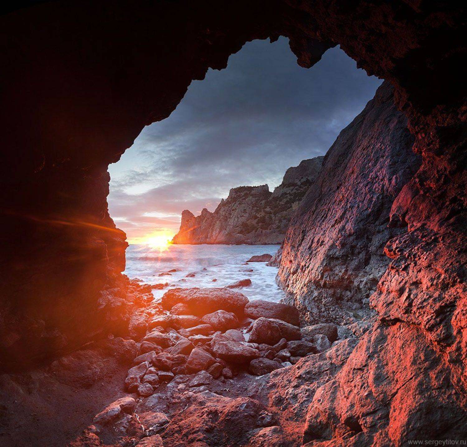 Бухта, Грот, Залив, Камень, Крым, Луч, Море, Морской пейзаж, Небо, Новый свет, Облака, Пейзаж, Пещера, Пляж, Солнце, Судак, Serge Titov