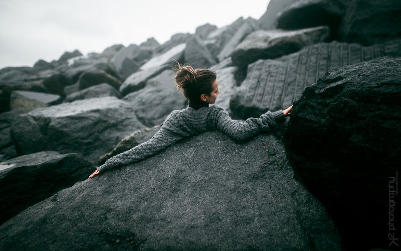 девушка, худая, камни, серость, дреды, тишина, girl, rocks, gray, moody .in silence she whispers. фото превью