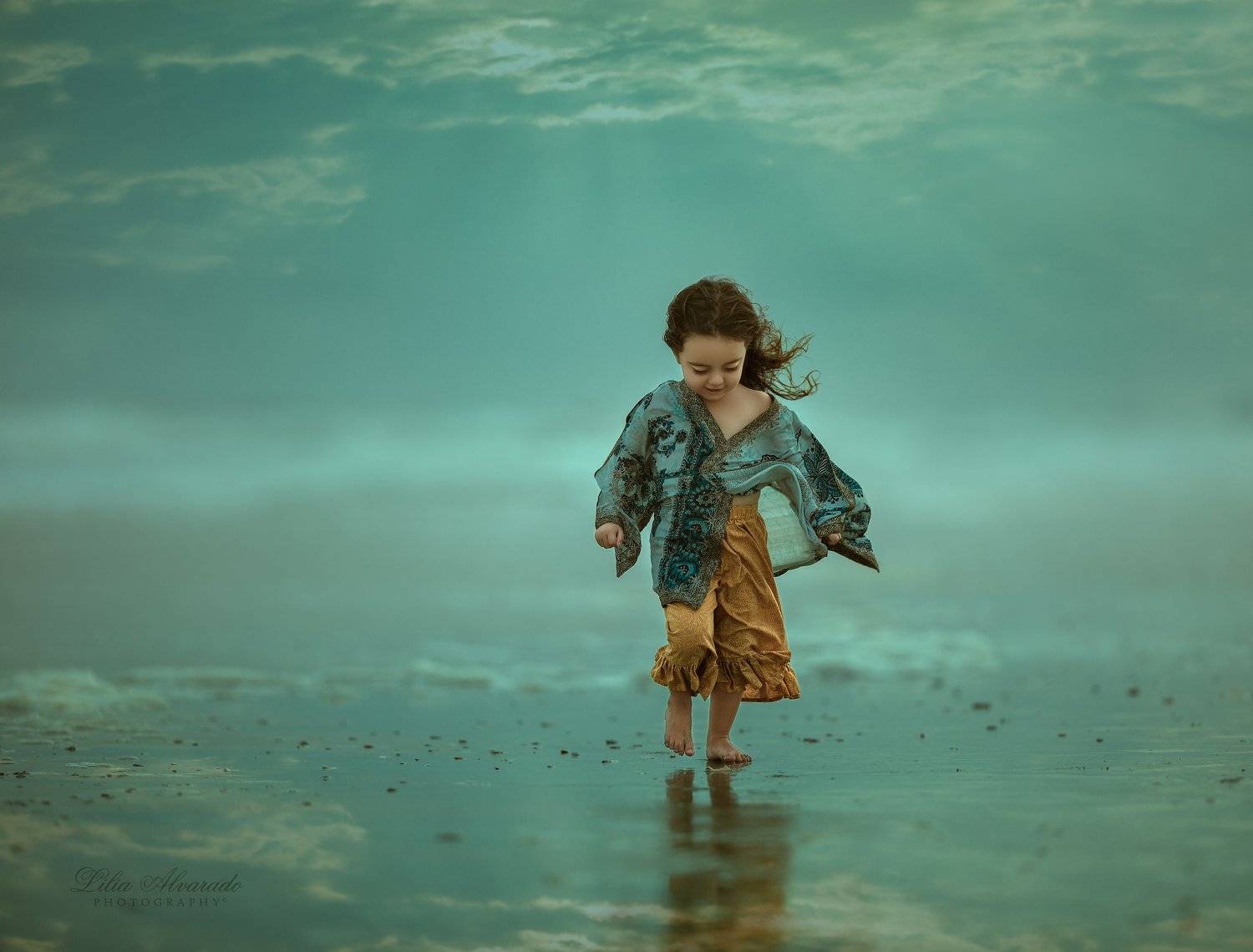 water,reflection,girl,walking,wind,windy,blue,marine, brunette,flow,beach,smiling,candid, Lilia Alvarado