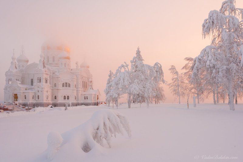 Рассвет в монастыре фото превью