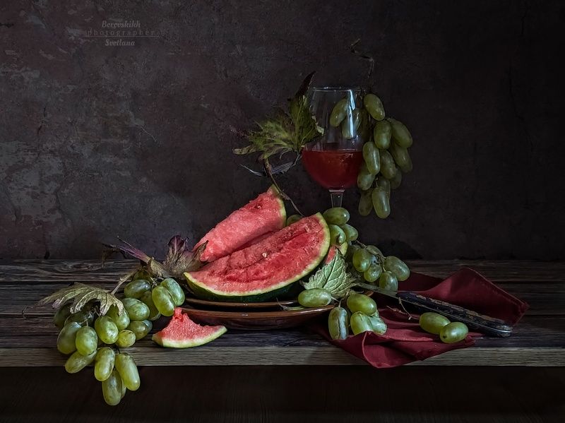 натюрморт, низкий ключ, darkphoto, десерт, фрукты,  ягоды, арбуз, фото на телефон Про арбуз фото превью