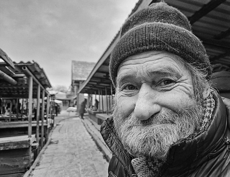 Man in the town фото превью