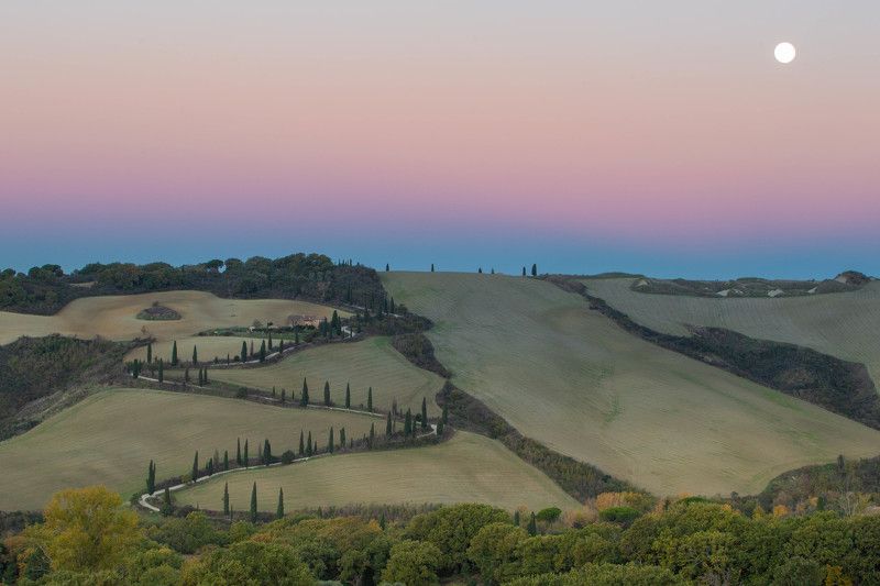 Закат луны перед восходом солнца фото превью