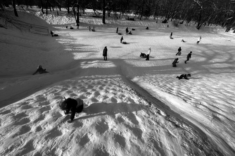 зима, катание с горки, снег, склон, карабкаться, Воронцовский парк, Москва Фактура дивана фото превью