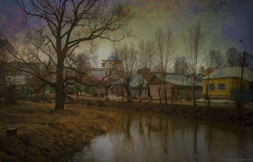 Дерево у реки