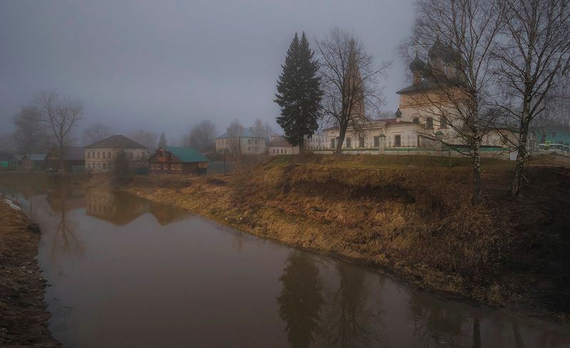 нерехта, город, костромская область,церковь, река, архитектура, берег Хмурое утро фото превью