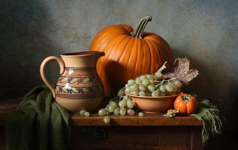 тыква, виноград, хурма, кувшин Тыква и фрукты. фото превью