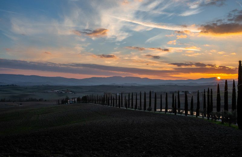 И солнце встает фото превью