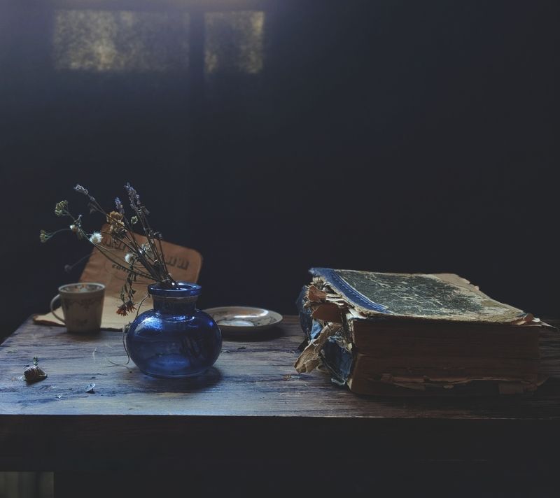 натюрморт, ваза, цветы, книга () фото превью