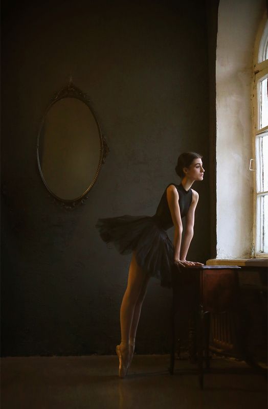 девушка, балерина, красивая, пуанты, у окна, фотография, портрет, свет, После спектакля фото превью