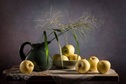 Сезонные яблоки.