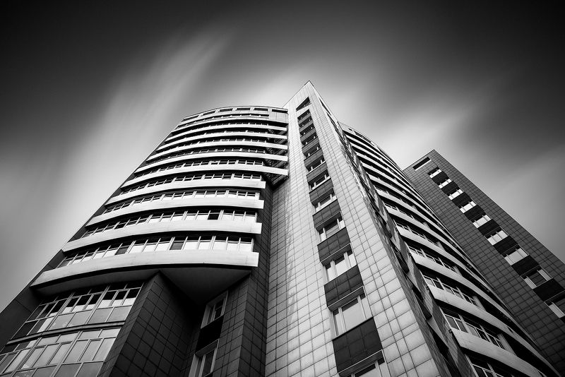 черно- белое, чб, фасад, красноярск, здание, город, архитектура, дом, вверх, ритм Фасад дома фото превью