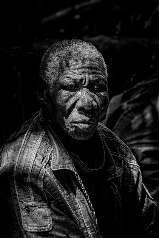 Старик фото превью