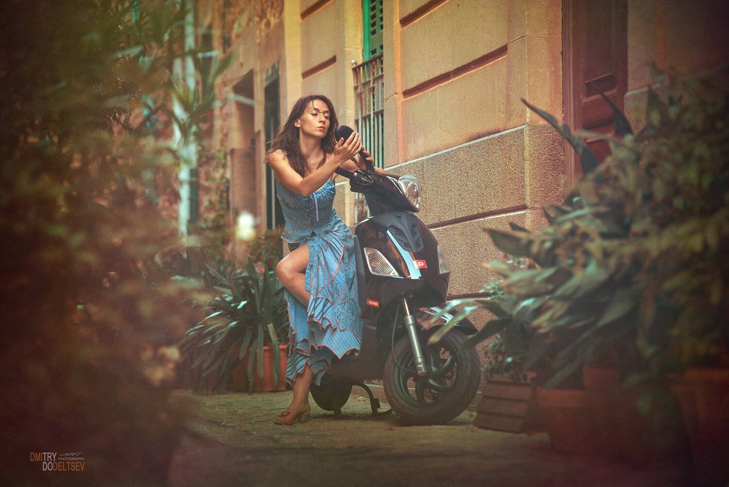 портрет, девушка, мопед, скутер, мотоцикл, улица, цветы, Дмитрий Додельцев