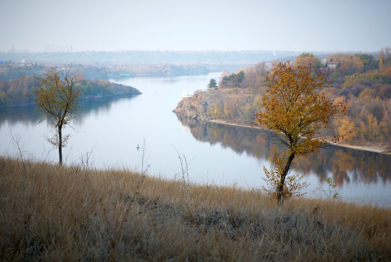 осень,Днепр,река,Хортица,берег,вода,отражение,пейзаж,октябрь Тихий октябрь фото превью
