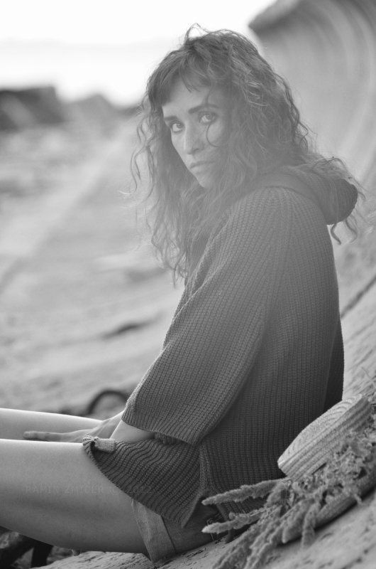 портрет, чб, девушка, море, ключевые слова * * * фото превью