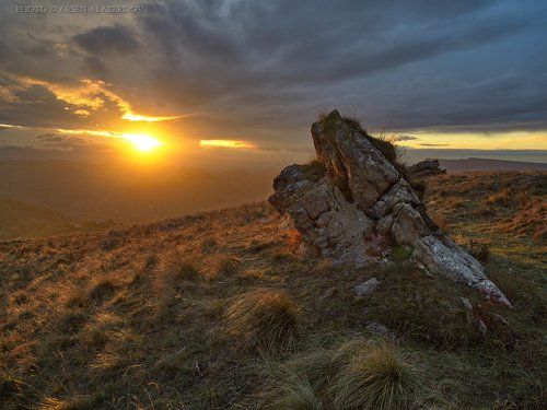 КАМЕНЬ И СОЛНЦЕ