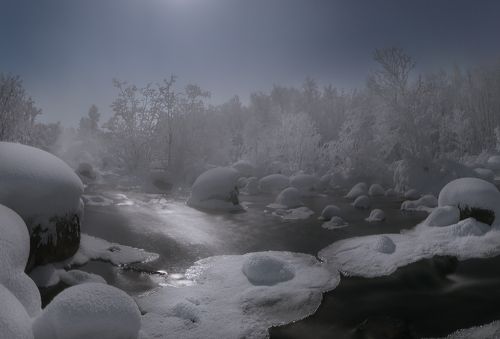 Лунная морозная ночь на Крайнем севере