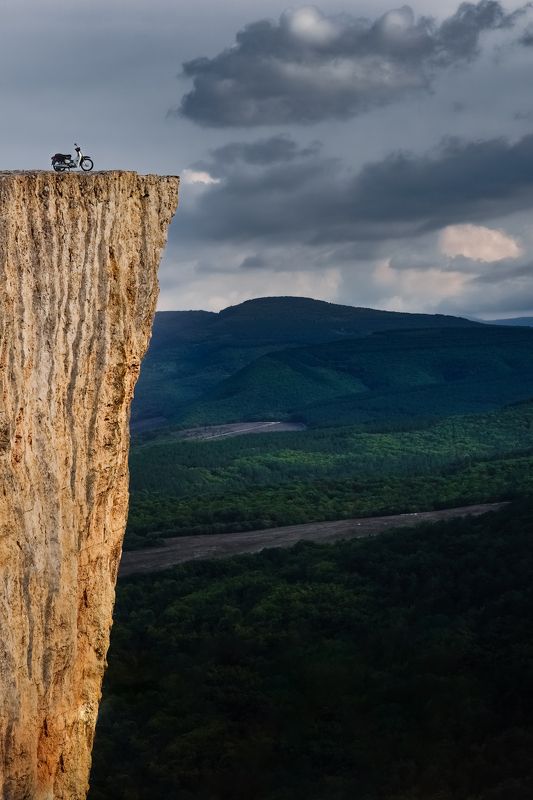 На краю... фото превью