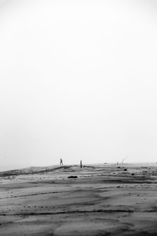 монохром, пейзаж, человек, минимализм, море, берег, балтика, чб, черно-белое, черно-белая фотография, одиночество, пейзаж, black and white, b&w, people, seascape, landscape, people, minimalism, monochrome, Curonian spit, kaliningrad, Куршская коса,, Калин *** фото превью