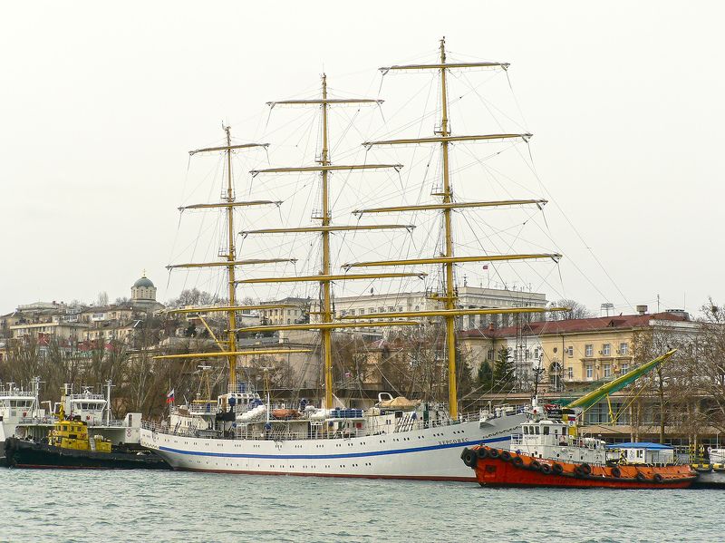 Севастополь. Фрегат Херсонес. фото превью