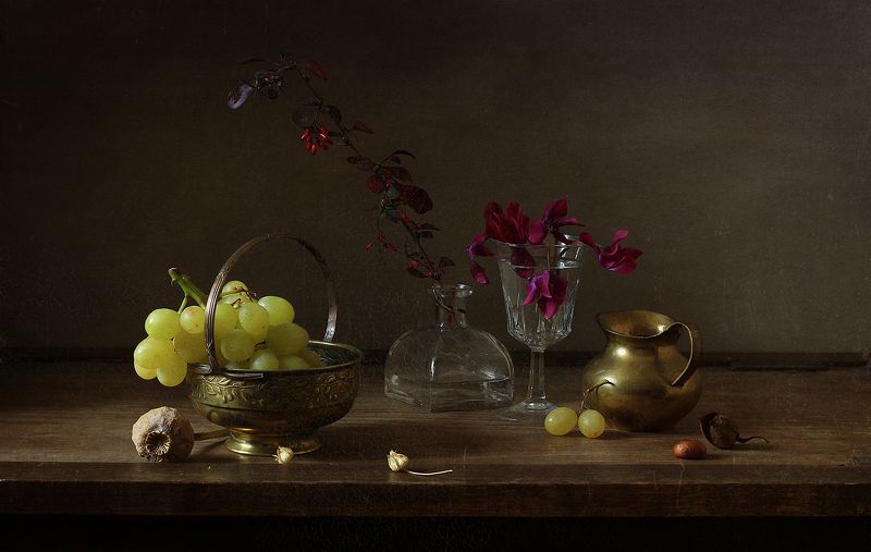 Натюрморт с виноградом фото превью