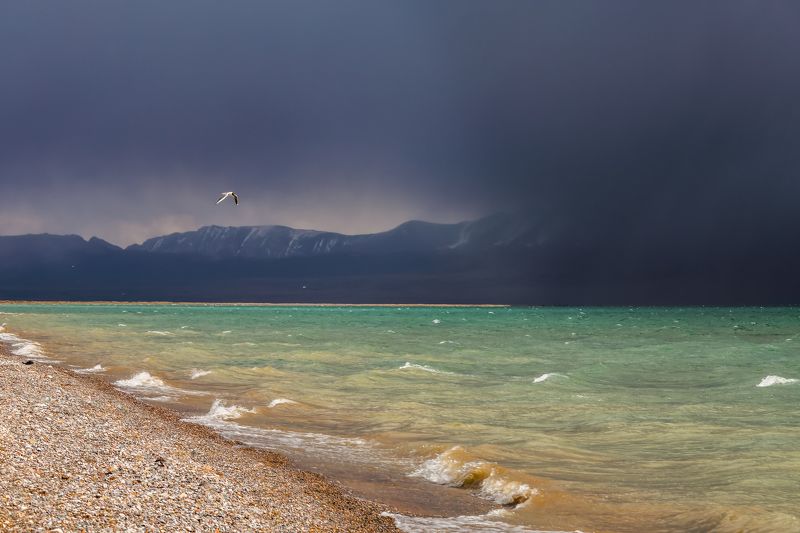 горы, озеро, пейзаж, облака, отражение, утро Будет дождь фото превью