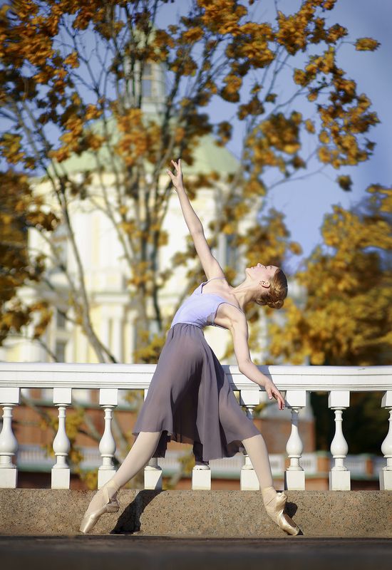 девушка,  красивая, балет, балерина, гибкость, осень, портрет, свет, цвет, фотография Балетные этюды. Настя фото превью