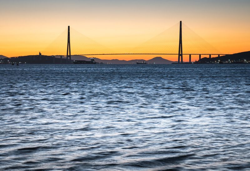 Рассвет с видом на мост Русский… Dawn with a view of the Russian bridge... фото превью