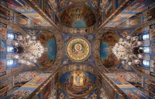 Внутреннее убранство храма Спас на крови