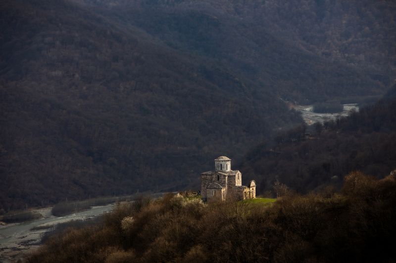Храм в горах. фото превью