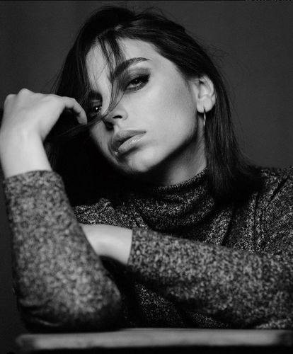 Pose