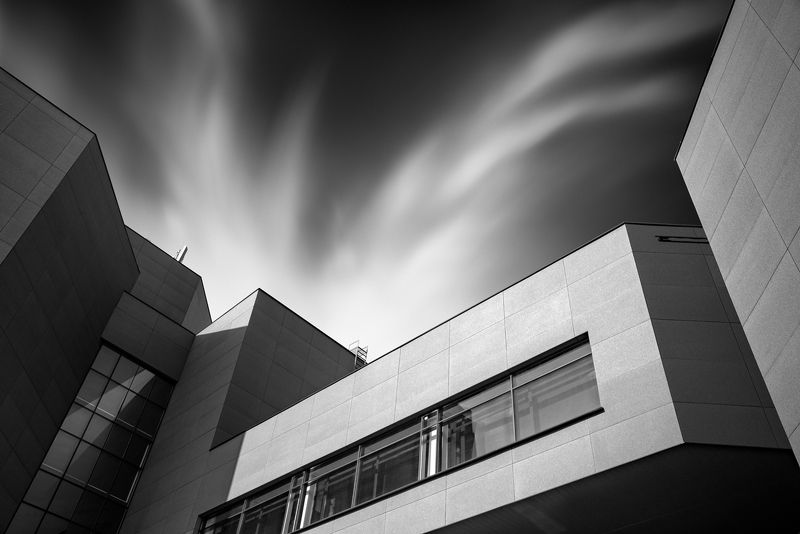 город, архитектура, здание, фасад, чб, черно-белое, небо, облака, выдержка, красноярск, киц КИЦ фото превью