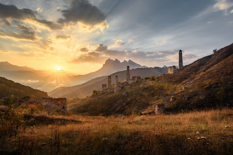 ингушетия, горы, закат,  кавказ, архитектура, пялинг, башни, башня, осень Пялинг на закате фото превью