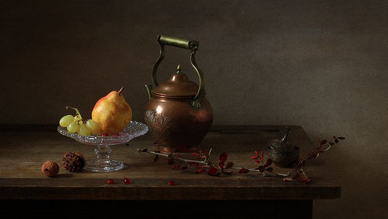 Натюрморт с грушей и чайником фото превью