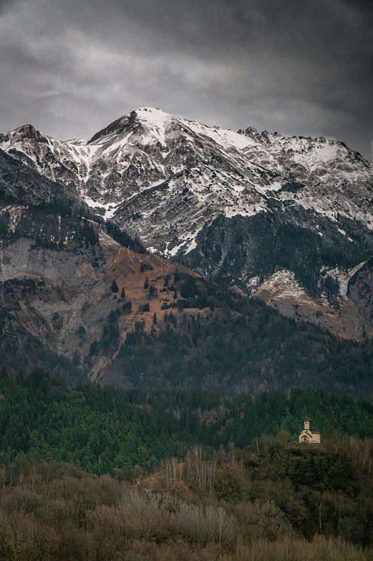 Church and the Mountain фото превью